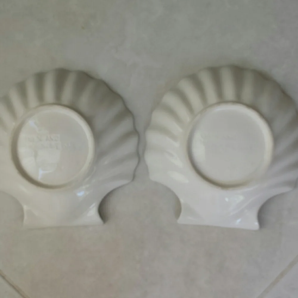 Set of 2 Shell Dishes